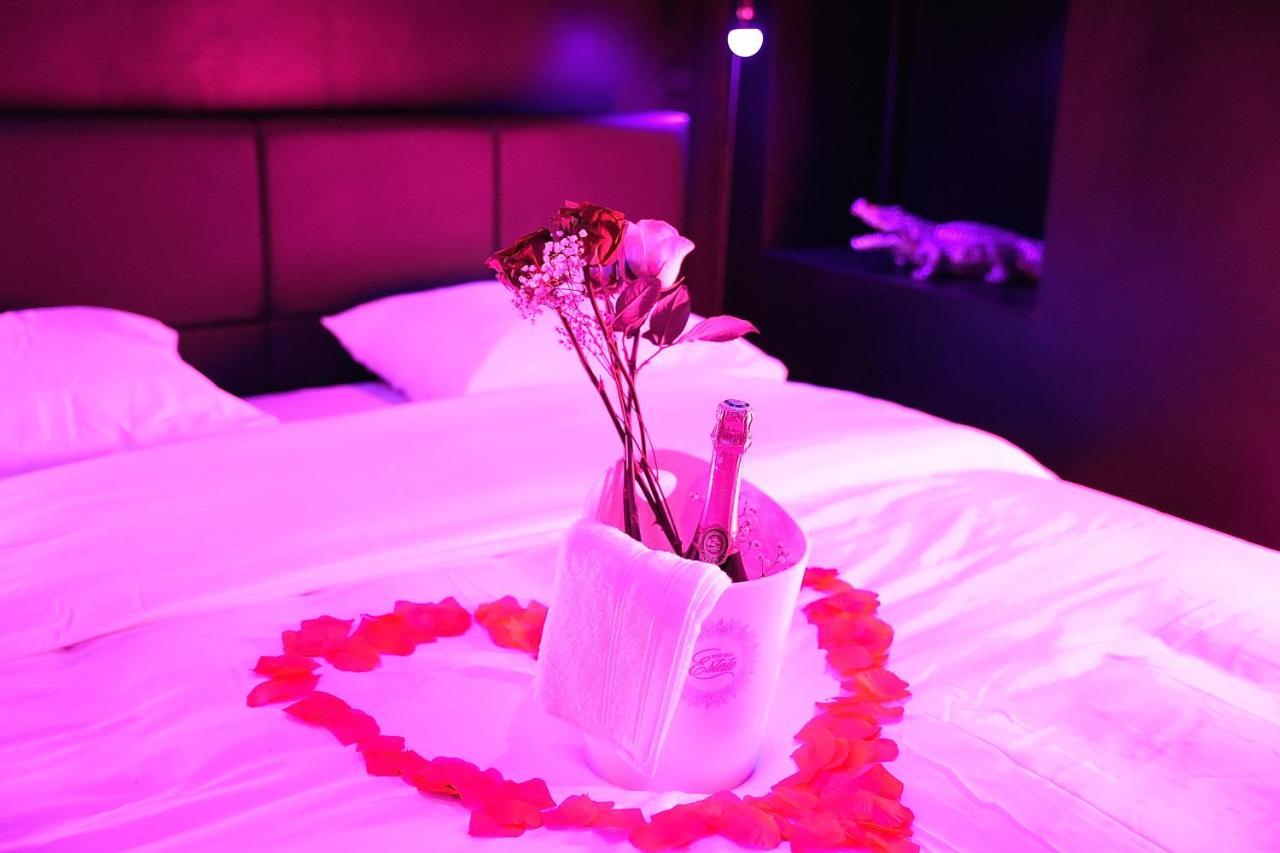 Love Room Suite Dirty Diana Aubagne Zewnętrze zdjęcie